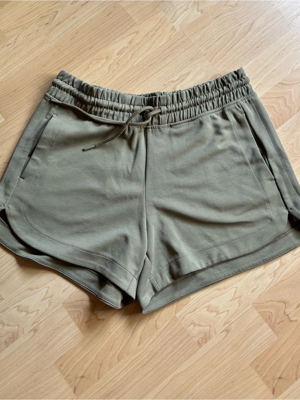 Seasoft Mid Rise 4” Athleta Shorts